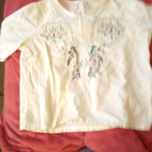 Embroidered Floral Women's Tee - Cream